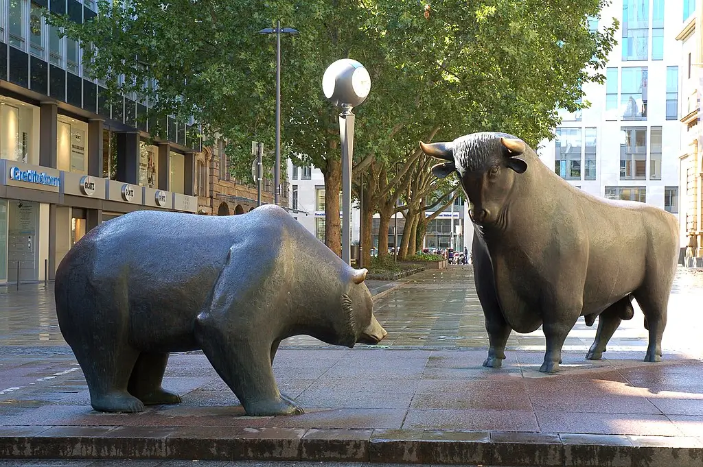 1024px-Bulle_und_Bär_Frankfurt